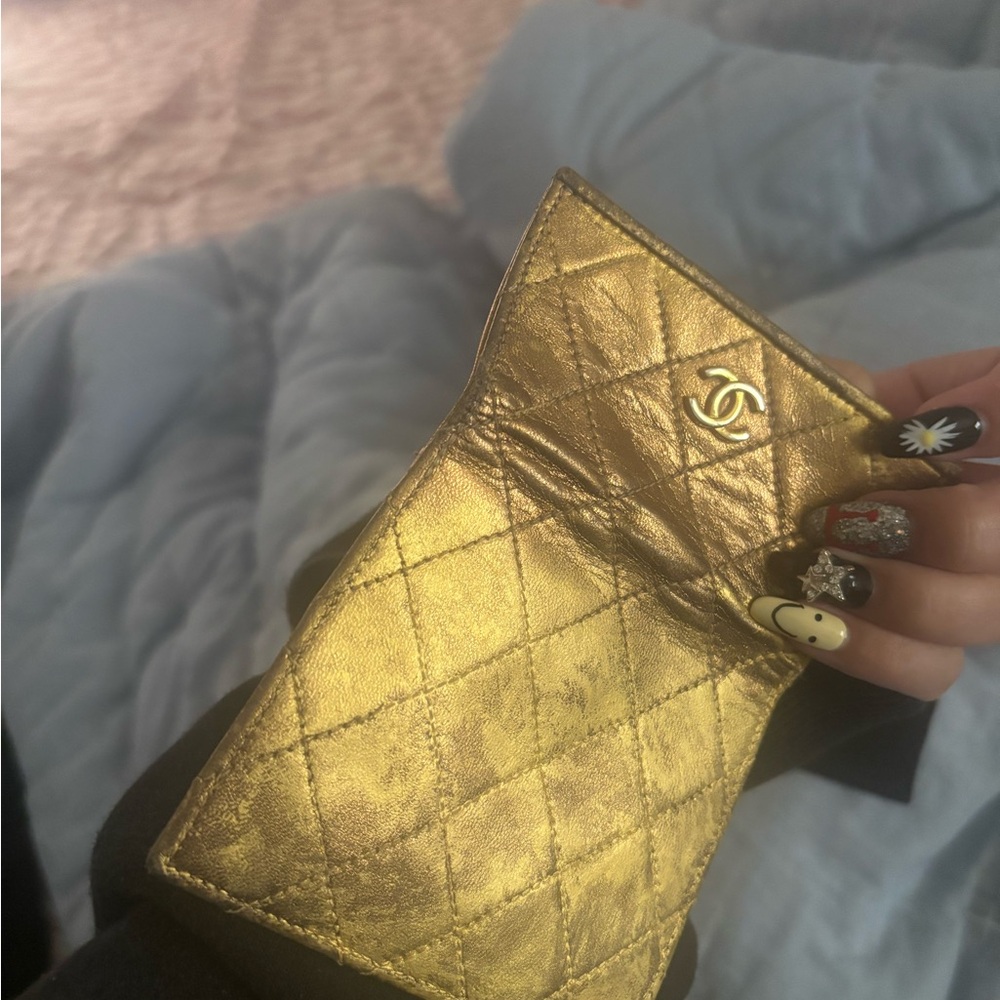 CHANEL authentic Gold Card case - Picture 7 of 9